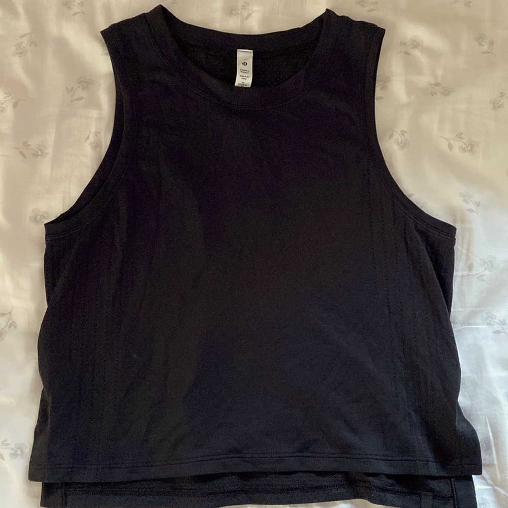 lululemon cute black tank top in size 4